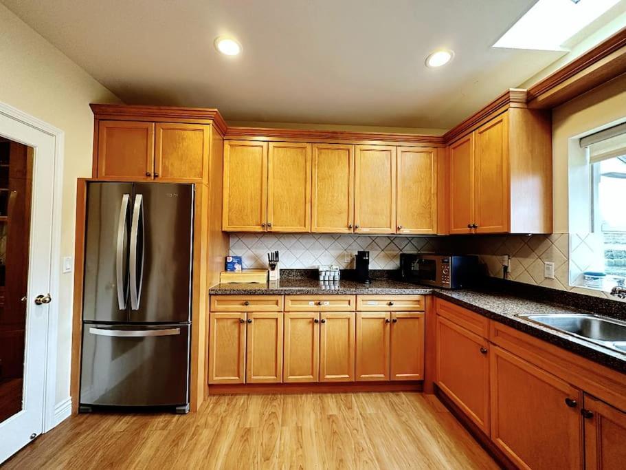 Super Cosy 8Bed & 6Bath In Vancouver Heart Near To Airport And Downtown Buitenkant foto